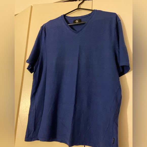 🆓 with purchase …CK blue T-shirt ,short sleeve, v neck, Size L - Picture 1 of 3
